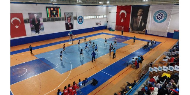 Kars'ta Üniversite Sporları Coşkusu: Genç Yetenekler Sahne Alıyor